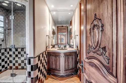 41 Biltmore Est, Phoenix AZ 85016-2819 exterior