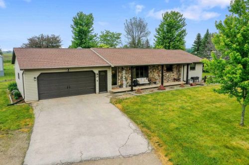 4747 Finger Rd, Green Bay, WI 54311-9532