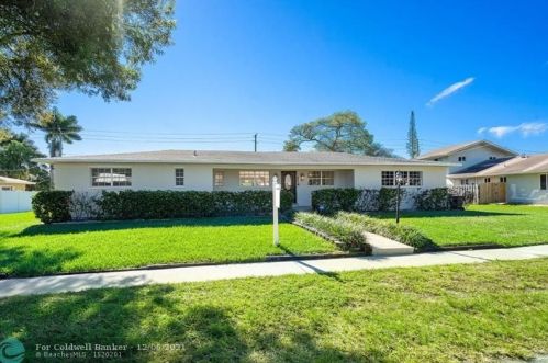 214 5th St, Dania Beach FL  33004-4144 exterior