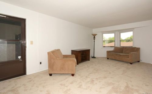 10 Regents Pl, Yorktown Hgts, NY 10598-1428