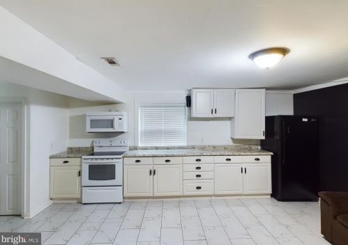 4801 Kempair Dr, Woodbridge VA  22193-4632 exterior