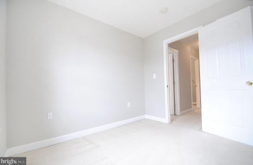 209 Hawks View Sq, Leesburg VA  20175-4103 exterior