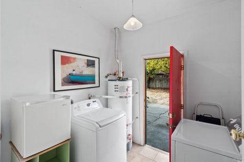 1233 Gloria Dr, Santa Rosa CA 95407-7483 exterior