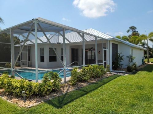 1041 Abingdon Ave, Fort Pierce FL  34953-2804 exterior