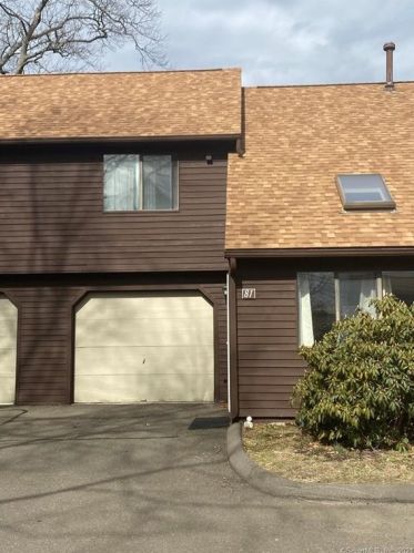 81 Trolley Cir, Milford, CT 06460-5976