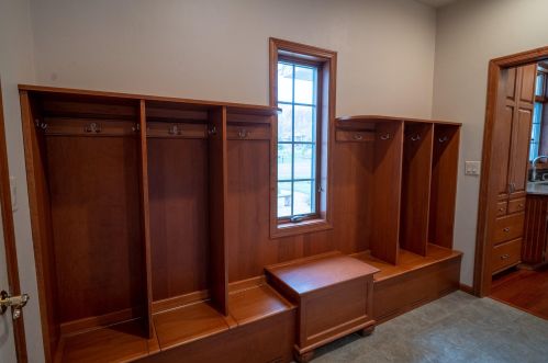 1300 Westbury Ct, Manitowoc WI  54220-8756 exterior
