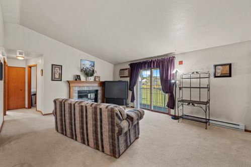 164 Minz Park Cir, West Bend, WI 53095-5276