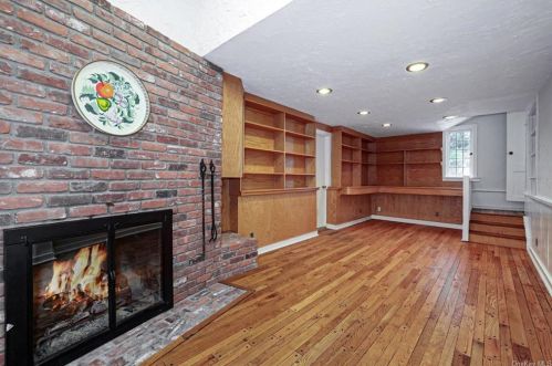 23 Lewis Ave, Hartsdale NY  10530-2803 exterior