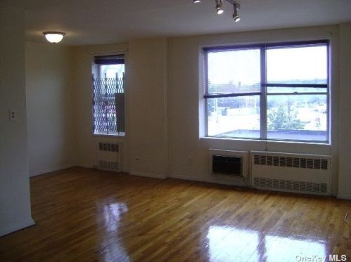 222-89 Braddock Ave, Jamaica NY  11428-2512 exterior