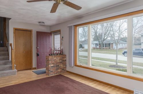 1630 Chatham Dr, Oshkosh, WI 54904-8306