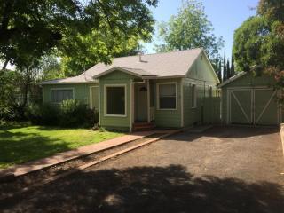 1890 Hays St, Anderson CA  96007-3219 exterior