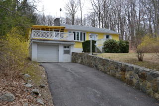 29 Shenandoah Ct, Kent Lakes, NY 10512-3445