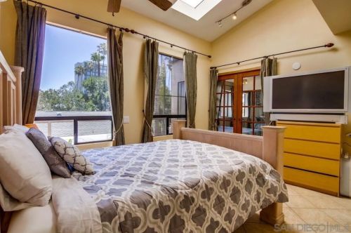 4111 Bayard St, San Diego CA 92109-4039 exterior