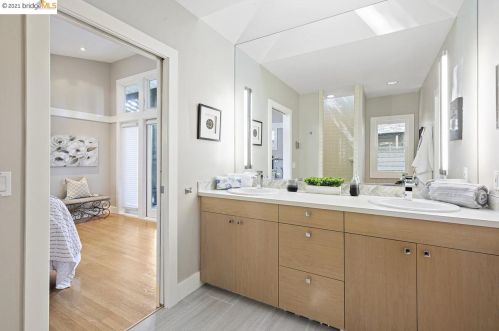 4221 Gln Ave, Oakland CA 94611-4349 exterior