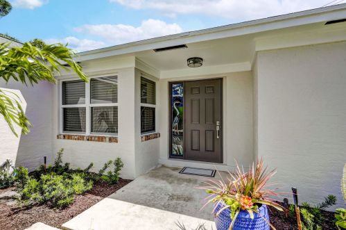 121 Wandering Trl, Jupiter FL  33458-7332 exterior