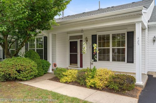 425 Spring Meadow Dr, Lakewood, NJ 08701-7525