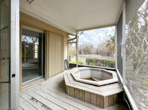 4752 Rue Helene, Sanibel FL  33957-2612 exterior