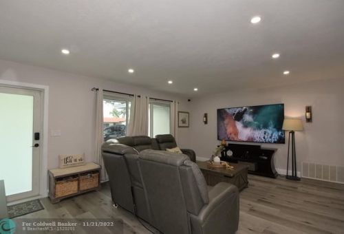 8421 17 Ct, Hollywood FL 33028 exterior