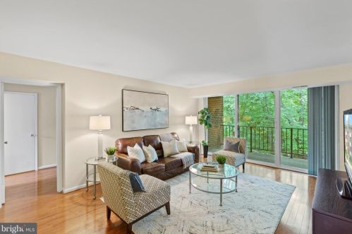 1423 Northgate Sq, Herndon, VA 20190-3739