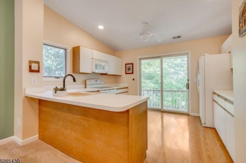 48 Westchester Ter, Annandale NJ  08801-1600 exterior