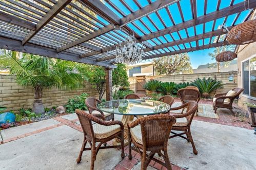 2 Emperor, Irvine CA 92604-1918 exterior