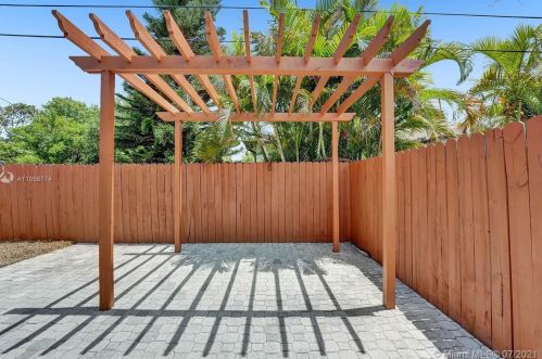 711 3rd Pl, Dania Beach FL  33004-4924 exterior