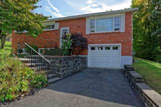 7 Fremont Ln, Troy, NY 12182-1428