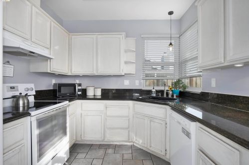 1743 Fairhaven Ct, Oakley CA  94561-3069 exterior