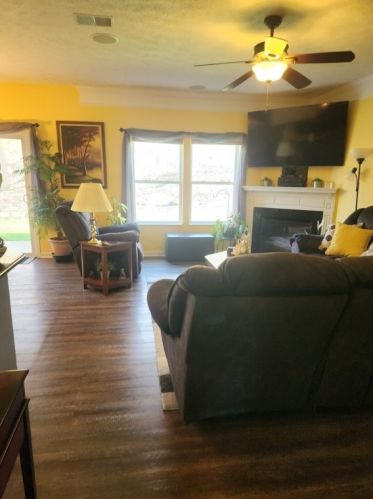 617 Whispering Pines Dr, Gibsonia PA  15044-7854 exterior