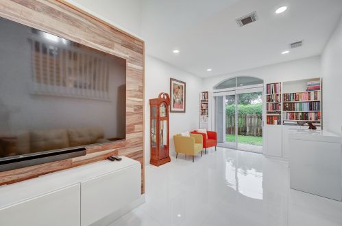 7865 19 Ct, Hollywood FL  33024-0923 exterior