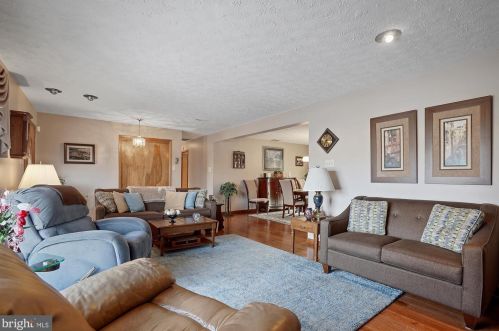 58 Clarence Ave, Shoemakersville, PA 19555-1102
