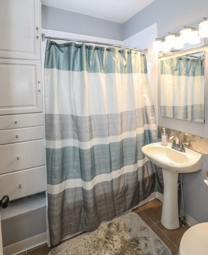 15 Fairview Ave, Nashua NH 03060-4105 exterior