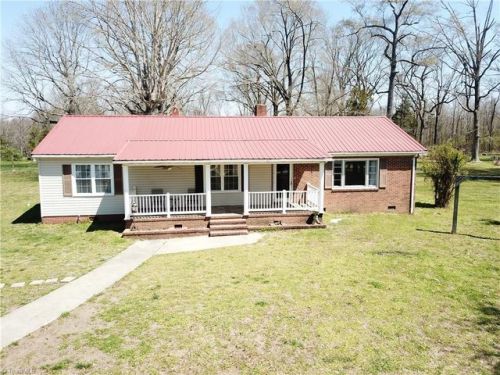 429 Junction Rd, Farmington, NC 27028-5317
