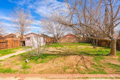 44920 Calston Ave, Lancaster CA  93535-1105 exterior