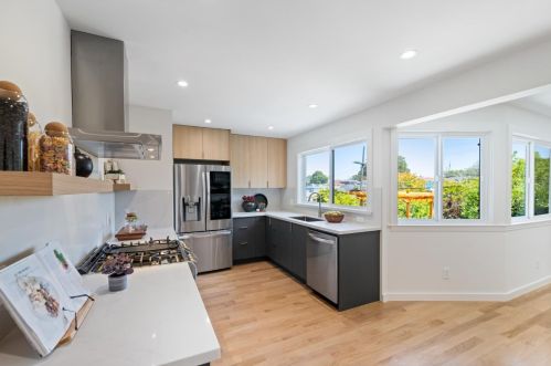 347 Paramount Dr, Millbrae CA  94030-1324 exterior