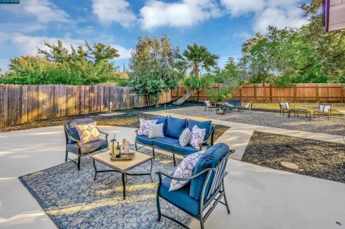 1177 Coad Ct, West Pittsburg CA  94565-6204 exterior