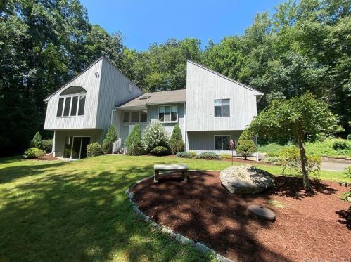 71 Redwood Ln, South Glastonbury, CT 06073-2911