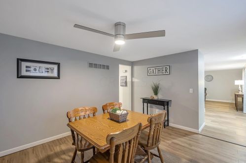 1055 Champagne Dr, Marion OH  43302-6626 exterior