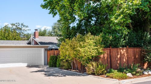 221 Willow Dr, Solvang, CA 93463-2832