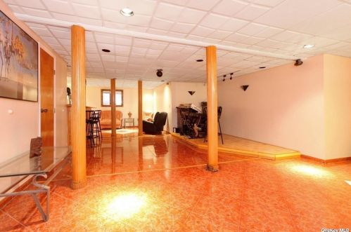 508 Wolf Hill Rd, Huntington Station NY  11746-5725 exterior