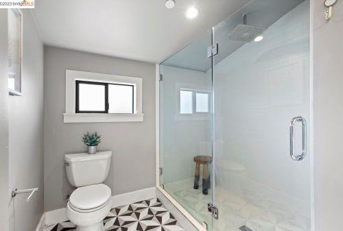 1077 57th St, Oakland CA  94608-2744 exterior