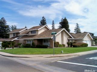 2100 Candlewood Pl, Riverbank, CA 95367-2135
