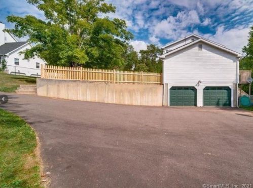 53 Harvard Ct, Middletown CT  06457-4965 exterior