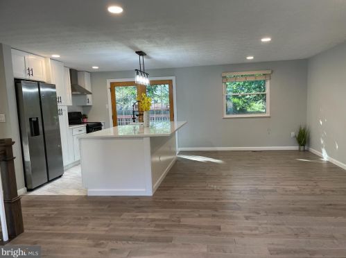 12822 Framingham Ct, Herndon VA  20171-2619 exterior