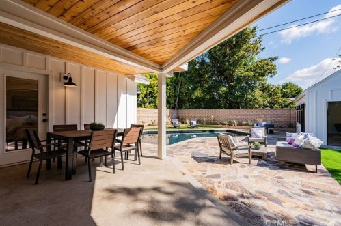 6464 Firmament Ave, Van Nuys CA  91406-6218 exterior