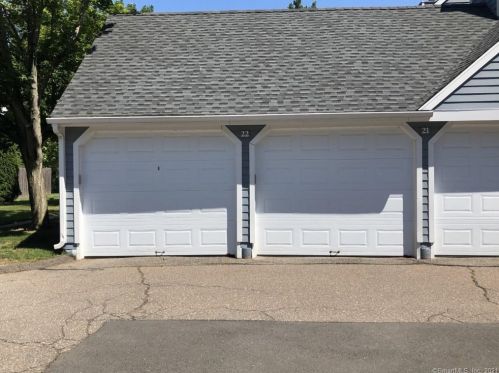 22 Farmington Meadow Dr, Farmington CT  06032-2041 exterior