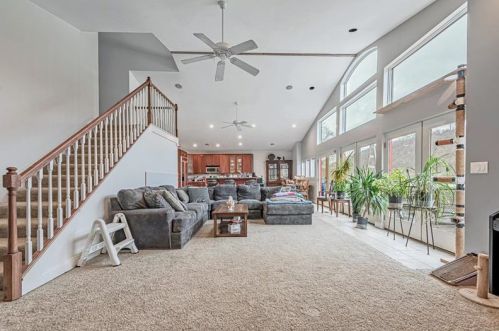 10 Chamber Plz, North Charleroi PA  15022-1601 exterior