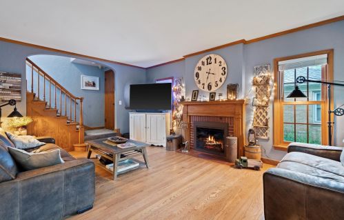 5719 Crestwood Blvd, Milwaukee, WI 53209-4309