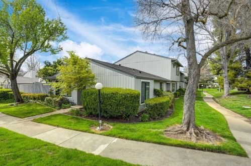 7915 Rocky Point Ct, Citrus Heights CA  95610-7704 exterior