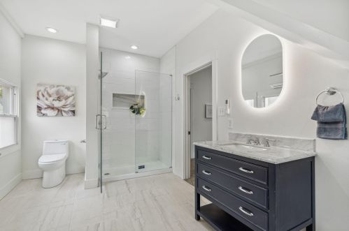 2750 Murray Ave, Milwaukee WI  53211-3645 exterior